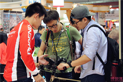 2015中国国际自行车展览会 凤凰智能自行车最吸睛