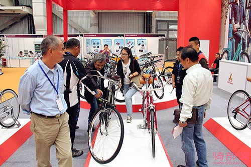 凤凰三大系列自行车参展昆山2015亚洲自行车博览会