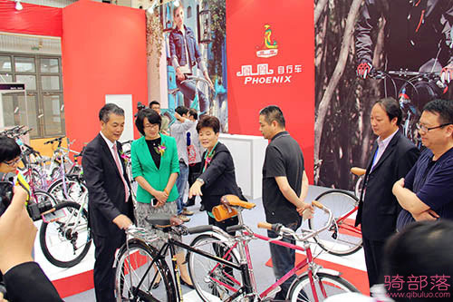 凤凰三大系列自行车参展昆山2015亚洲自行车博览会
