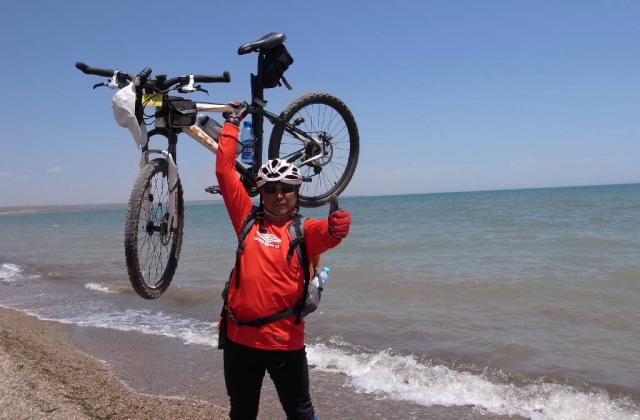 一位骑友环青海湖骑行图片分享
