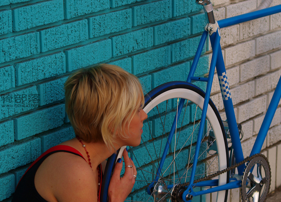 骑公路车的妹子和她的蓝色公路自行车写真 图27
