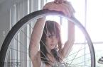 性感自行车美女和她的自行车室内写真 图24